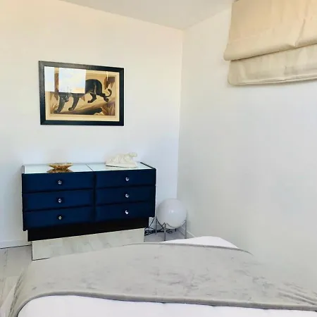 Les Remparts Location * アンティーブ