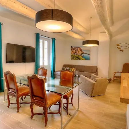 Les Remparts Location * アンティーブ