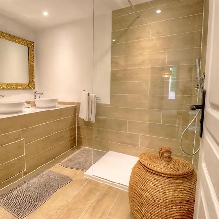 Les Remparts Location アパート