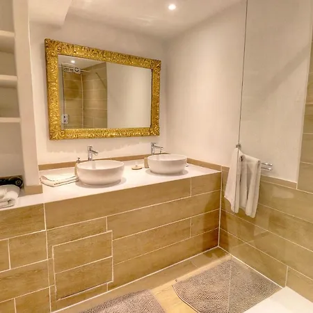 Les Remparts Location * アンティーブ