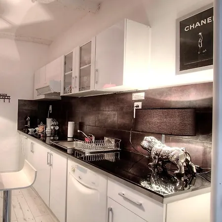 Les Remparts Location * アンティーブ