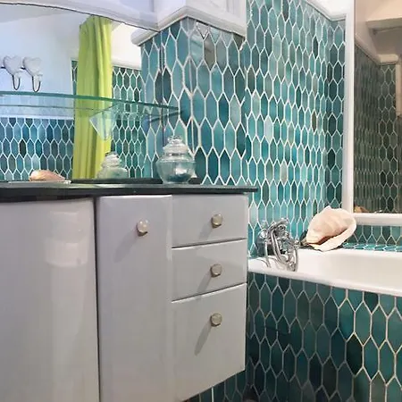 Les Remparts Location * アンティーブ