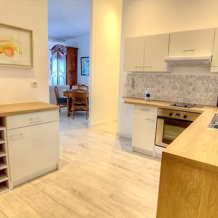 Les Remparts Location * アンティーブ