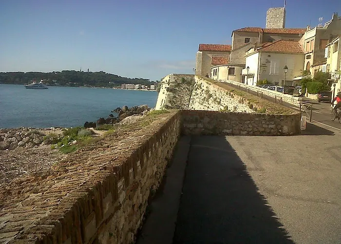 מלון דירות Les Remparts Location אנטיב